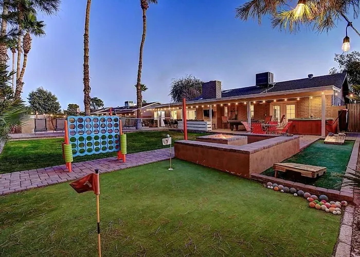 Holiday home 8 Large Bedrooms Billiards Firepit