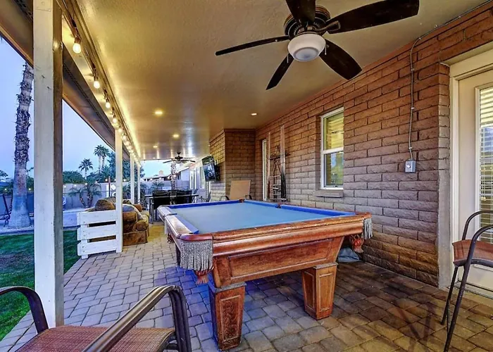 Holiday home 8 Large Bedrooms Billiards Firepit *