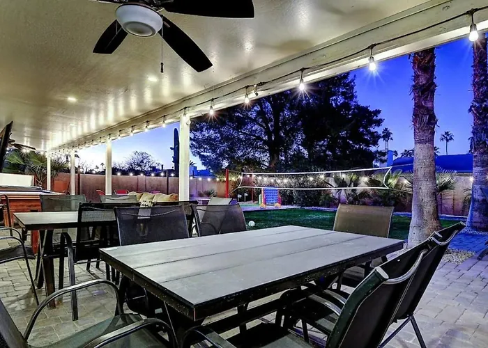 Holiday home 8 Large Bedrooms Billiards Firepit *